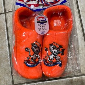 New Wooden shoes slippers 🥿 size USA 🇺🇸 5-6 orange color HOLLAND new